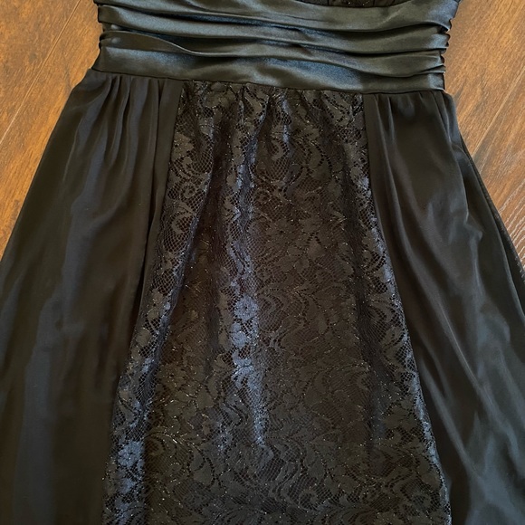 Lace little black dress - Picture 2 of 5